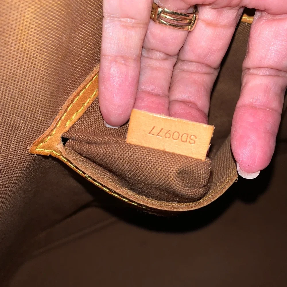 Louis Vuitton Alma Handbag - Picture 12 of 12